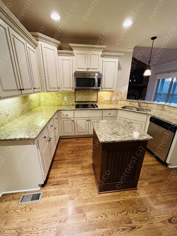 Foto del edificio - 803 Guinevere Point