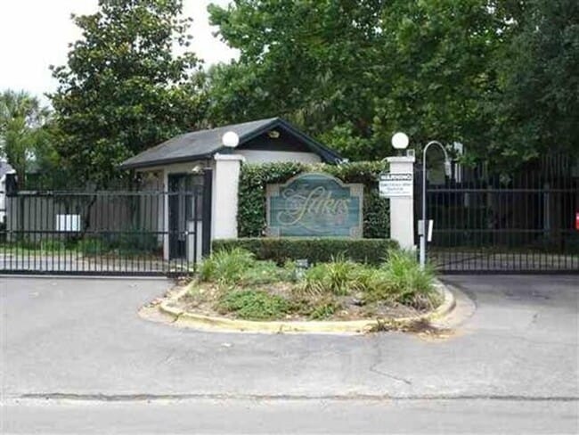 Building Photo - 1321 Airport Dr