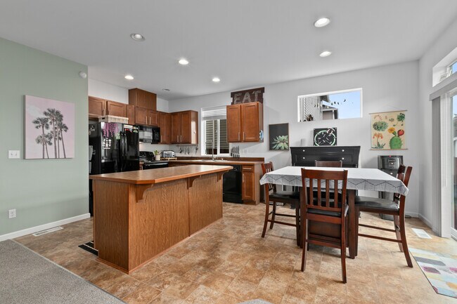 Open floor plan with kitchen island - 402 124th Pl SE