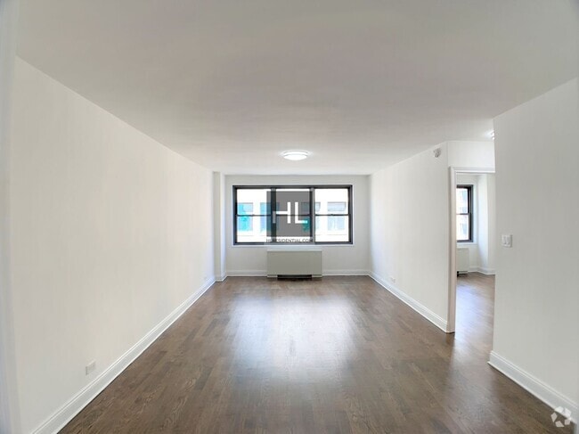 Building Photo - 5 AVENUE