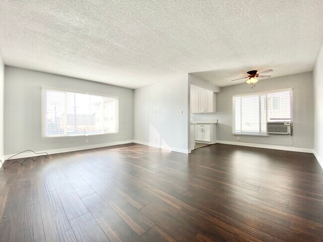 Foto del edificio - 7737 Romaine St