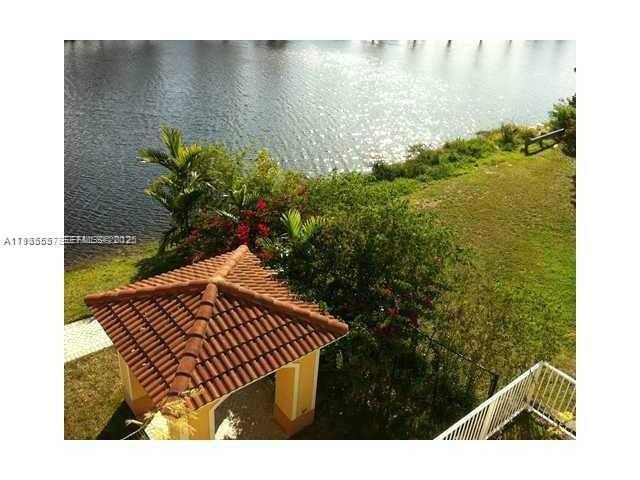 Foto del edificio - 2022 NE 167th St