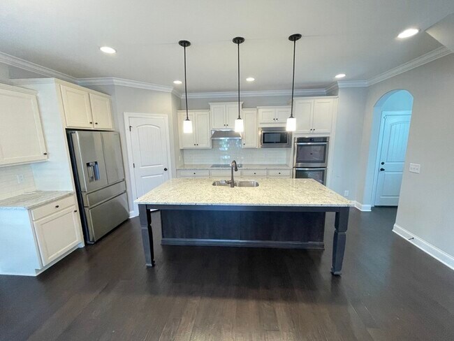 Foto del edificio - Ashcrest home with 3 bedrooms, nice kitchen!