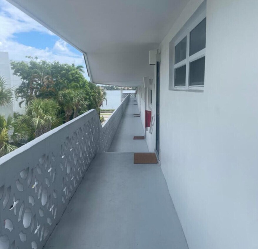 Primary Photo - 3705 S Flagler Dr