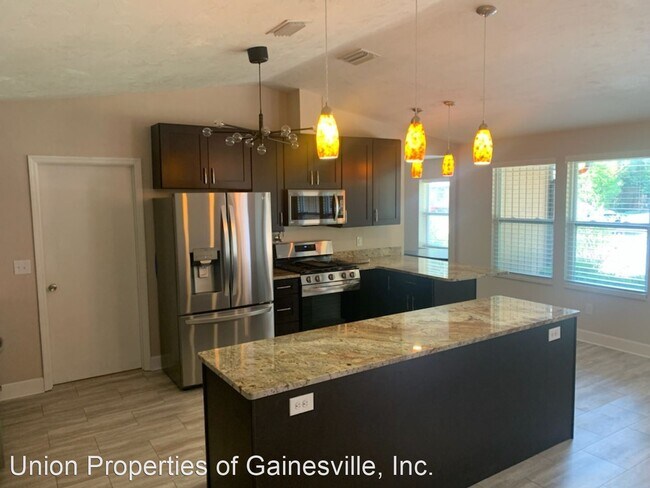 Building Photo - 3 br, 2 bath House - 1710 NW 42nd Avenue