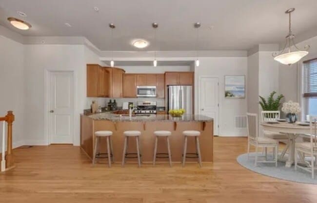 Building Photo - 1390 Dutch Valley Pl NE