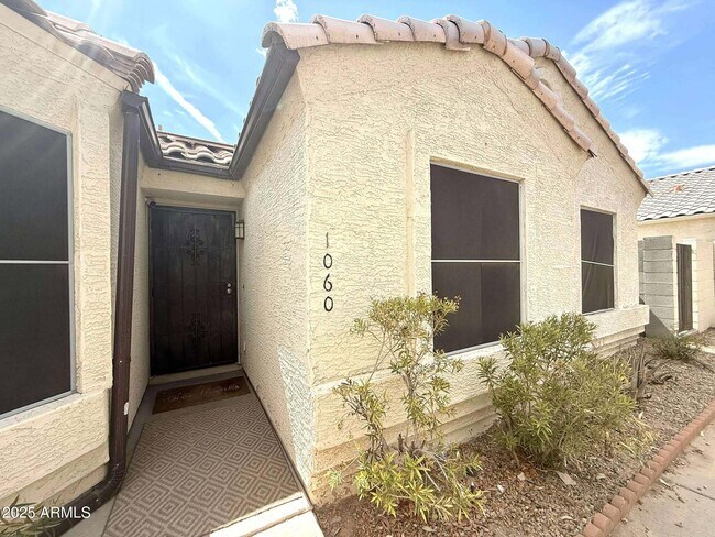 Building Photo - 8520 W Palm Ln