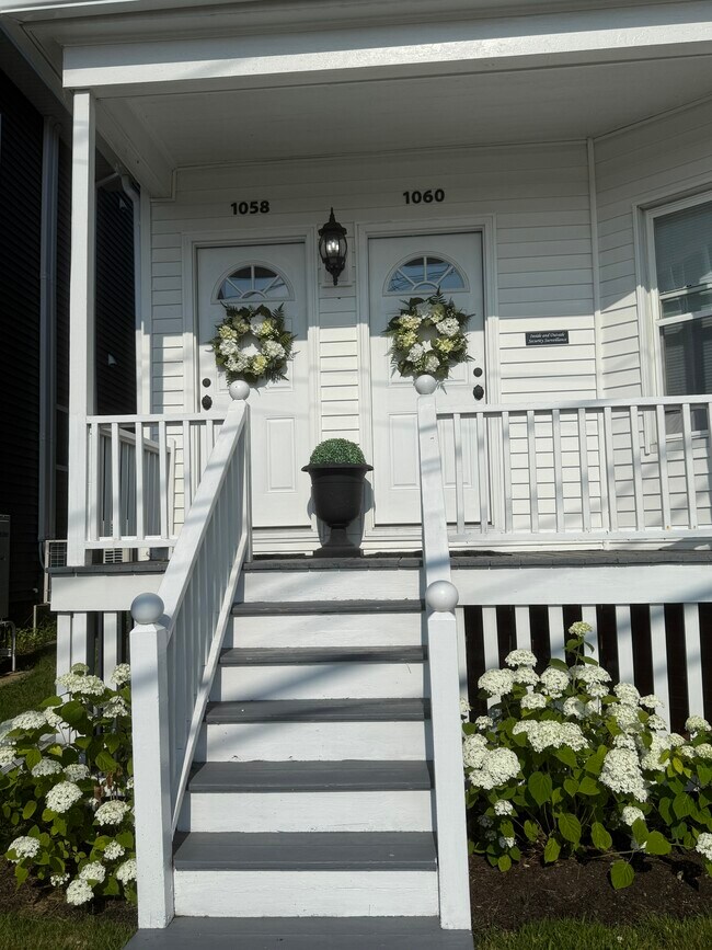 Foto del edificio - 1058 Forest Ave