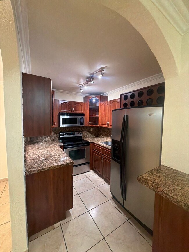 Building Photo - Cozy 2bd/2bath in the heart of Miami!