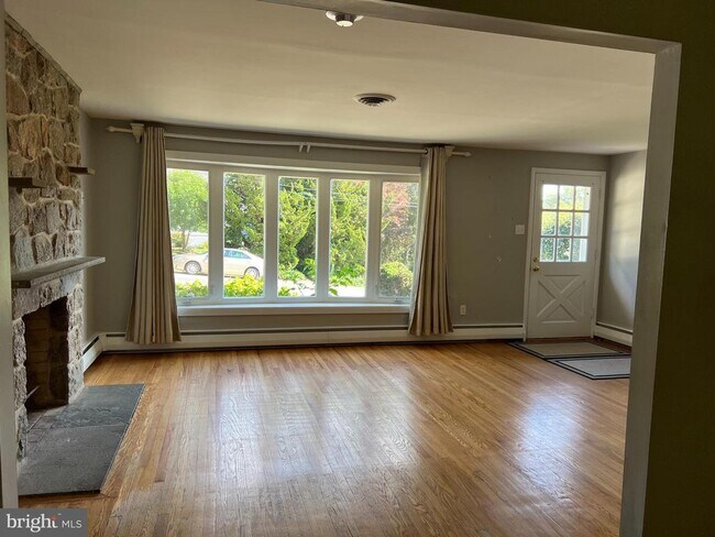Foto del edificio - 319 Meetinghouse Ln