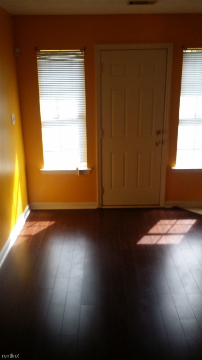 Foto del edificio - 218 Long Meadow Ln