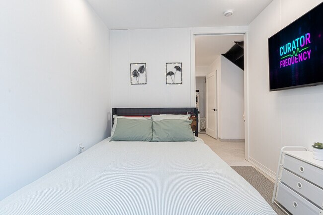 Foto del edificio - 251 Covert St.