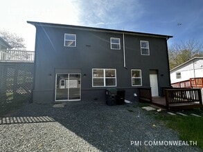 Building Photo - 1305 King St