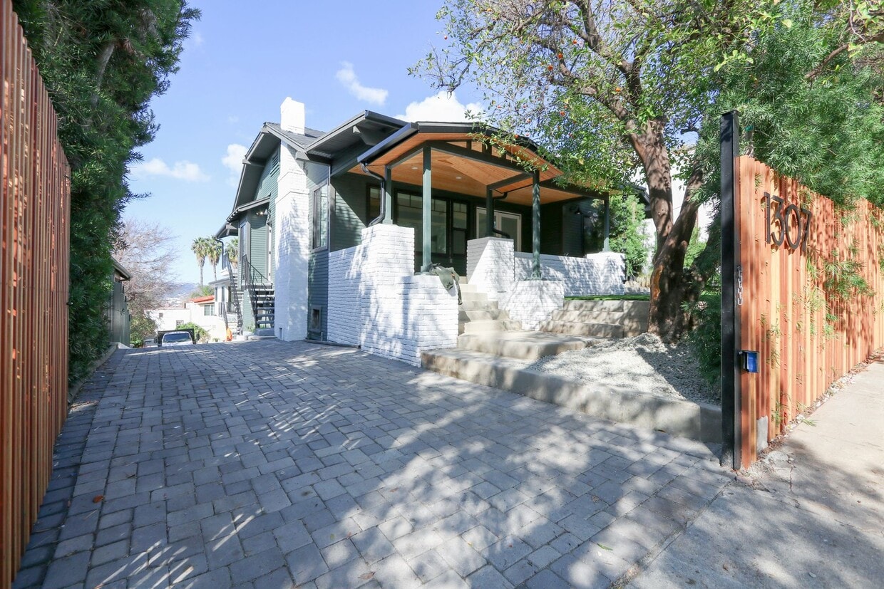 Building Photo - 1307 Maltman Ave