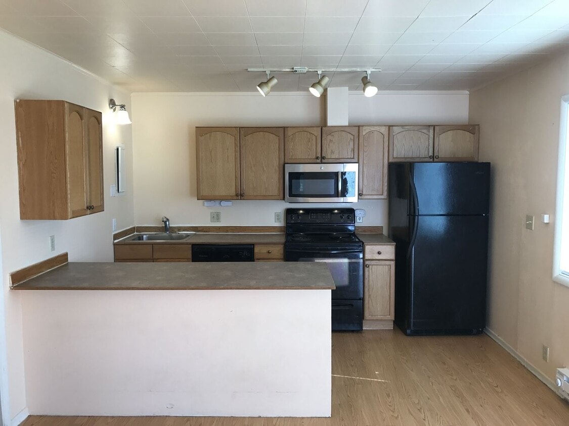 4459 Airway Dr NE, Moses Lake, WA 98837 Room for Rent in Moses Lake, WA