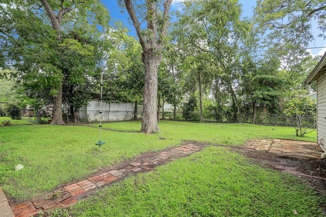 Building Photo - 239 W 23rd St