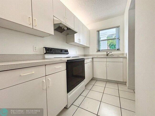 Foto del edificio - 9013 NW 38th Dr