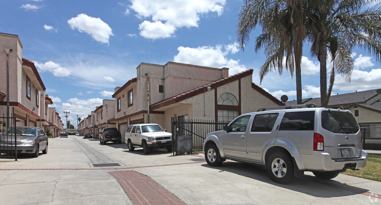 Building Photo - 1440 California Ave