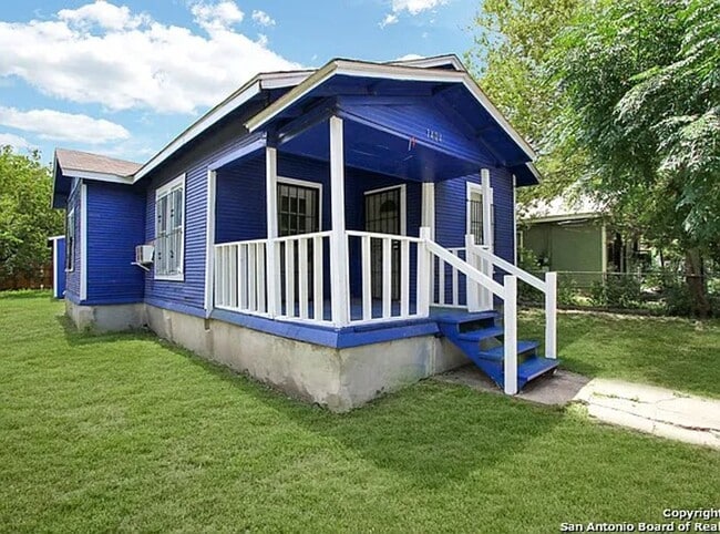 Foto del edificio - Lovely 3-Bedroom Home Near Downtown