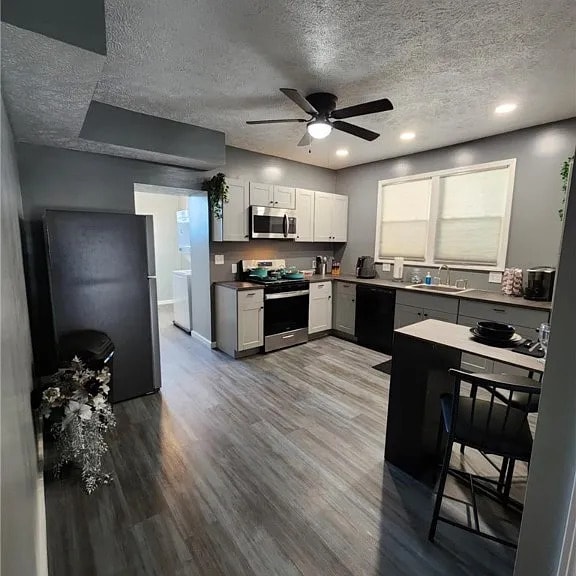 Building Photo - 639 Bell St