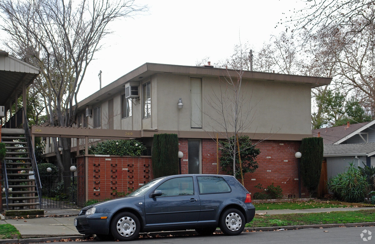 Primary Photo - V Street Apartments