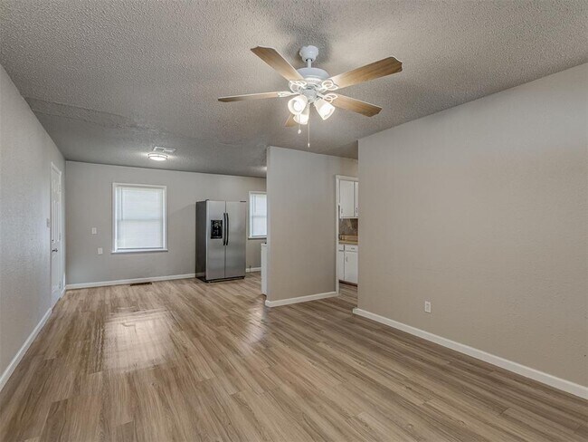 Building Photo - 1700 Hanna Dr