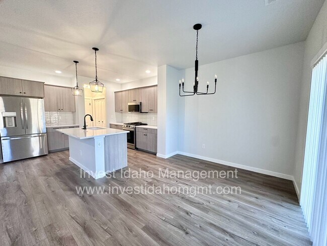 Building Photo - Prioritize comfortable living in this Bran...