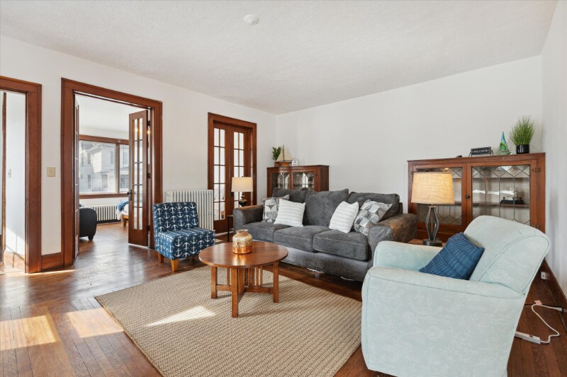 Primary Photo - 233 W Shoreline Dr