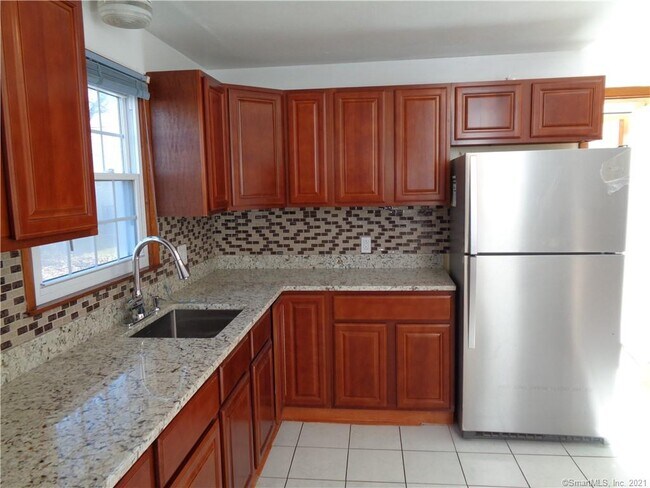 Foto del edificio - 27 Clover Hill Ave