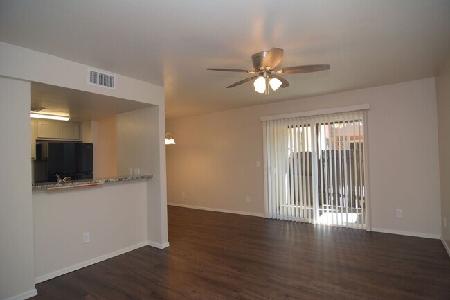 Foto del edificio - Remodeled 1 Bedroom 1 Bath Condo! Great Ce...