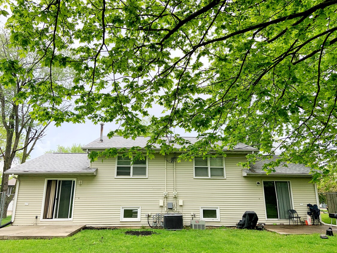 2104 Taylor Dr, Iowa City, IA 52240 House Rental in Iowa City, IA