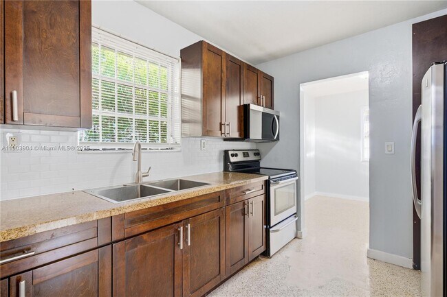 Foto del edificio - 901 NW 55th St