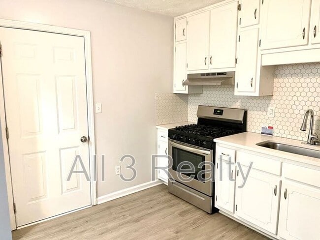 Building Photo - 86 Church St