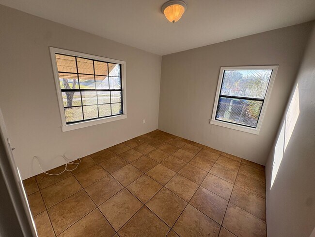 Building Photo - 3 Bed / 2 Bath Single-Family Home Near Downtown Eustis