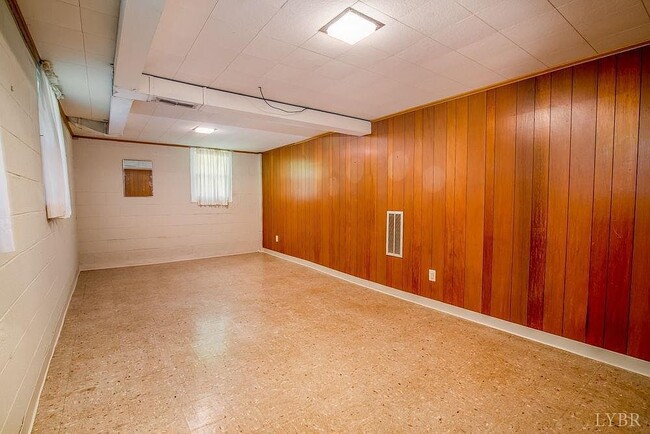 Foto del edificio - 5333 Upper 182nd St W