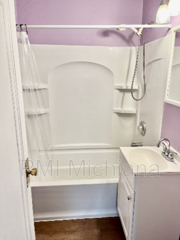 Building Photo - 618 S 26th St