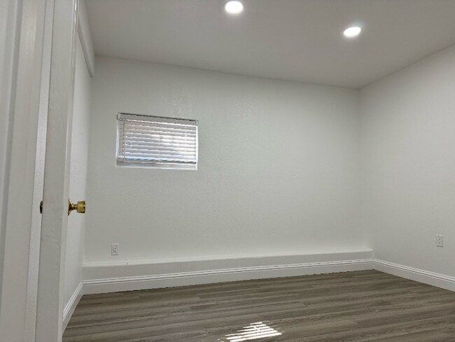 Building Photo - 1258 Alicante Dr