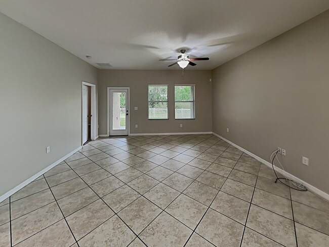 Building Photo - $1000 Off First Month! Beautiful 4/3