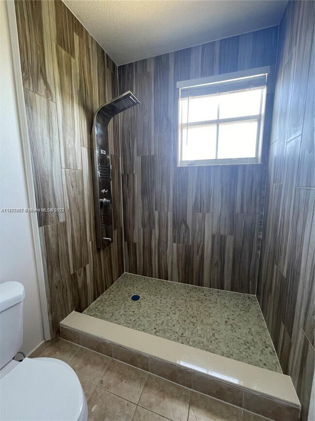 Foto del edificio - 810 SW 143rd Terrace