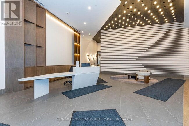 Building Photo - 1037 The Queensway