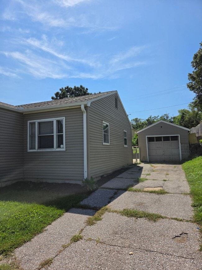 Building Photo - 7057 Binney St