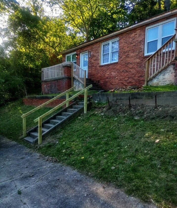 433 E 23rd St Unit 1, Anniston, AL 36207 Apartments in Anniston, AL