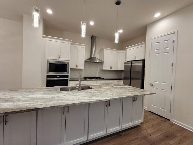 Building Photo - 820 Promenade Dr