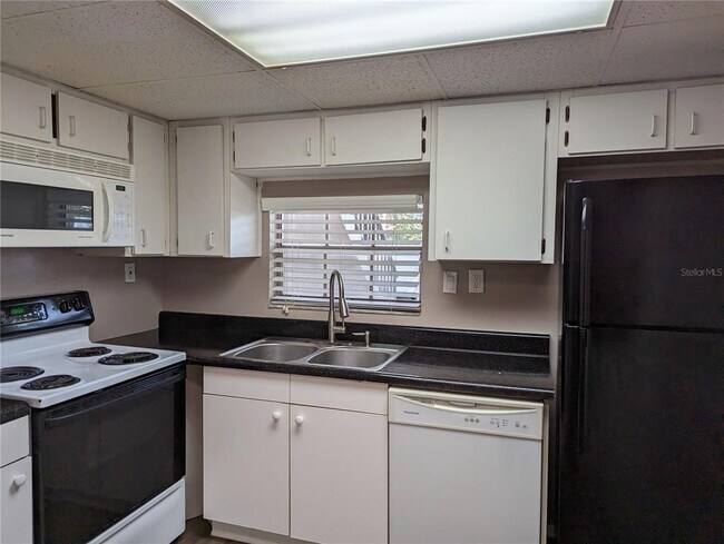 Foto del edificio - 809 Russell Ln