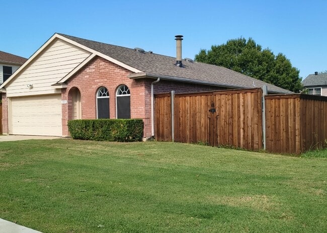 Building Photo - 1033 Lakeview Ct
