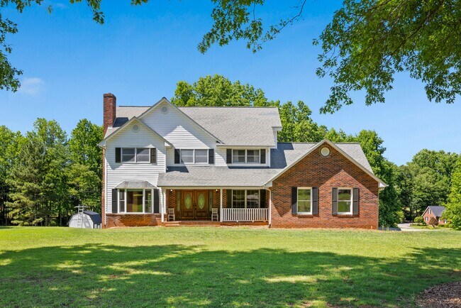 Building Photo - 3010 Eaker Dr