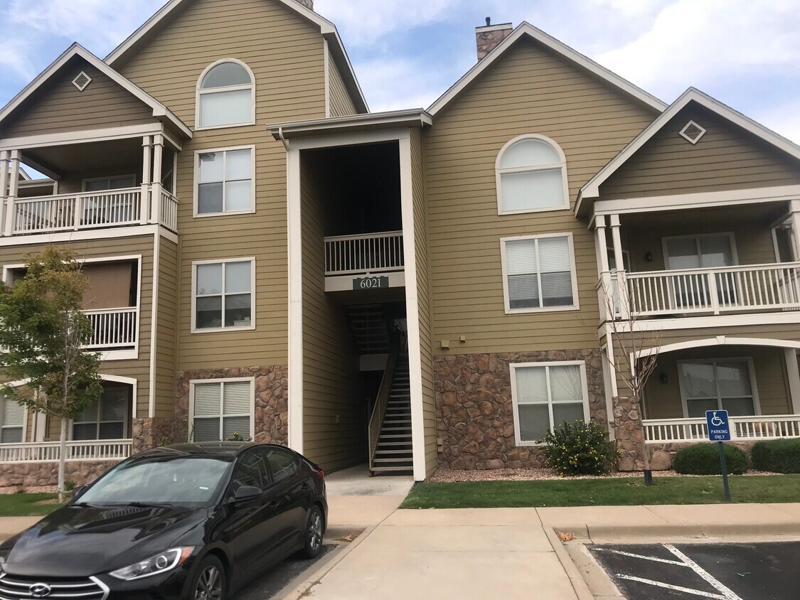 Primary Photo - 6021 Castlegate Dr W