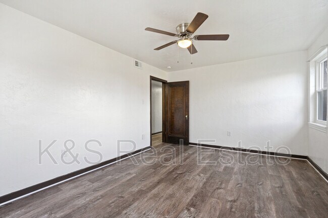 Foto del edificio - 144-144 W 9th Ave
