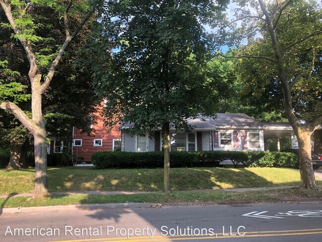 Building Photo - 234 Pershing Dr