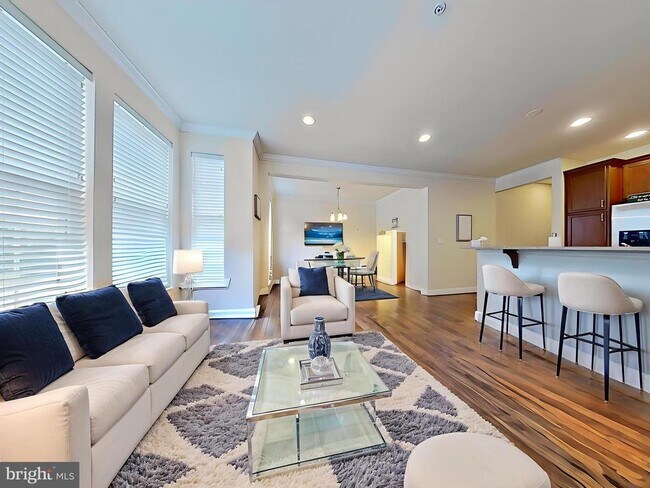 Foto del edificio - 7684 Maple Lawn Blvd